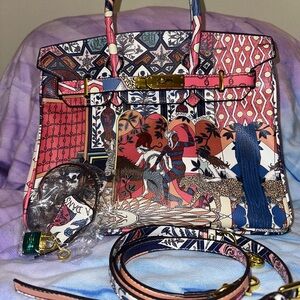 ✨RARE✨Bold Tapestry Handbag